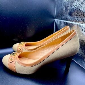 Tommy Hilfiger natural color pumps